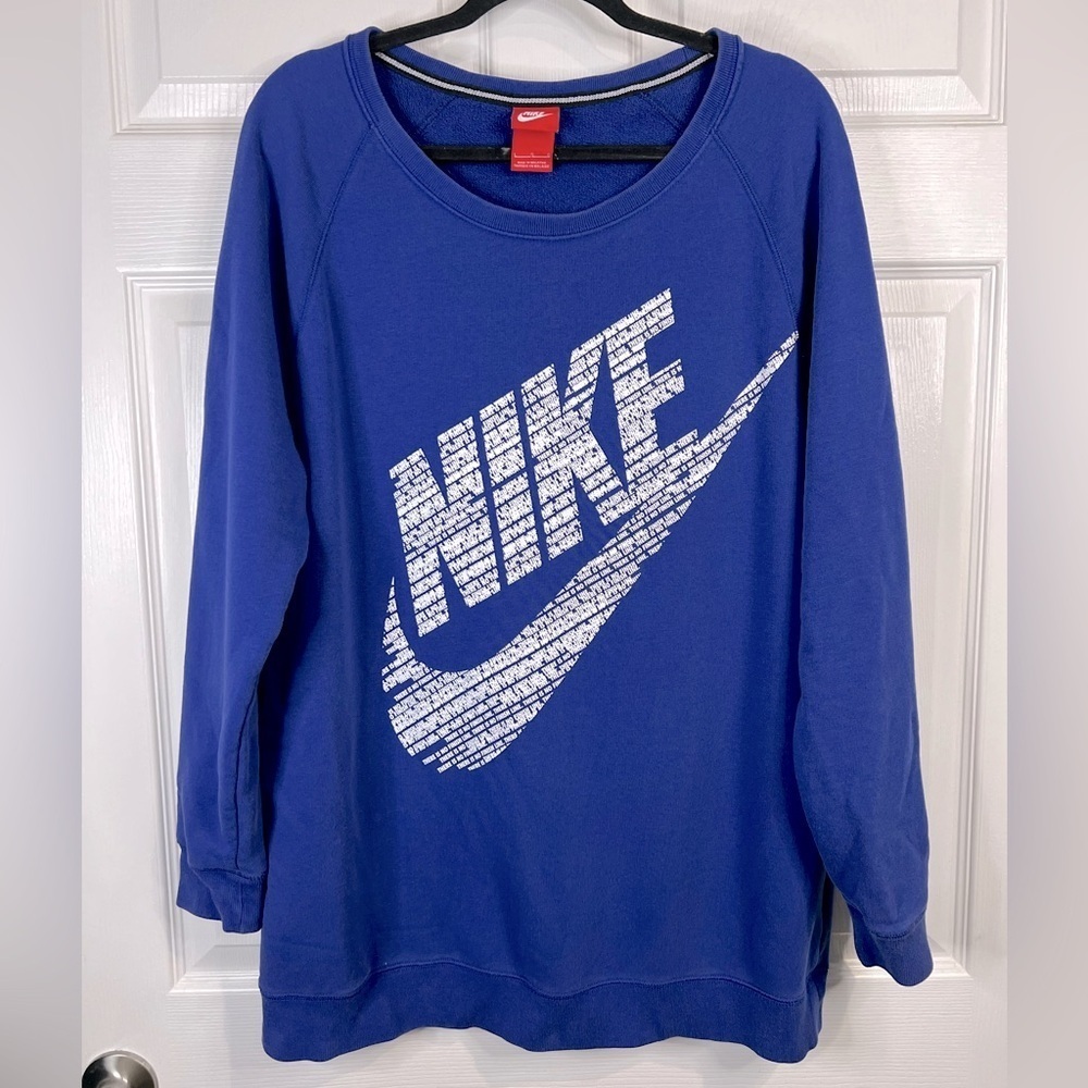 Nike women’s oversized sweatshirt - wide neck - blue Size Large
